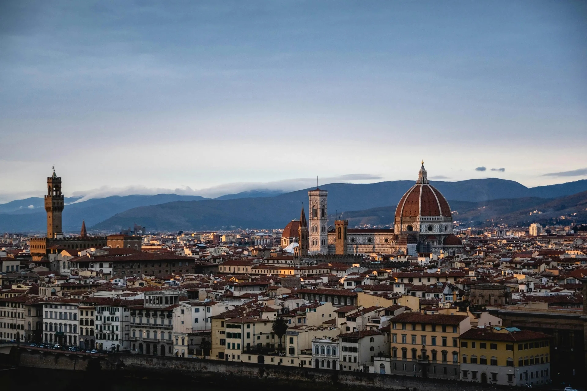 Panoramic view of Florence with the dome of the Cathedral of Santa Maria del Fiore, a historical and cultural destination in Europe for 2025.