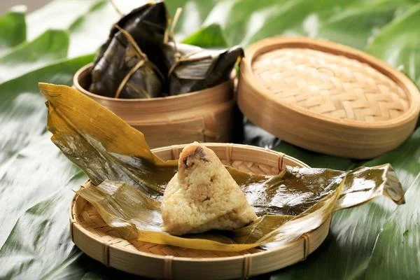 Sticky rice with bamboo leaves: