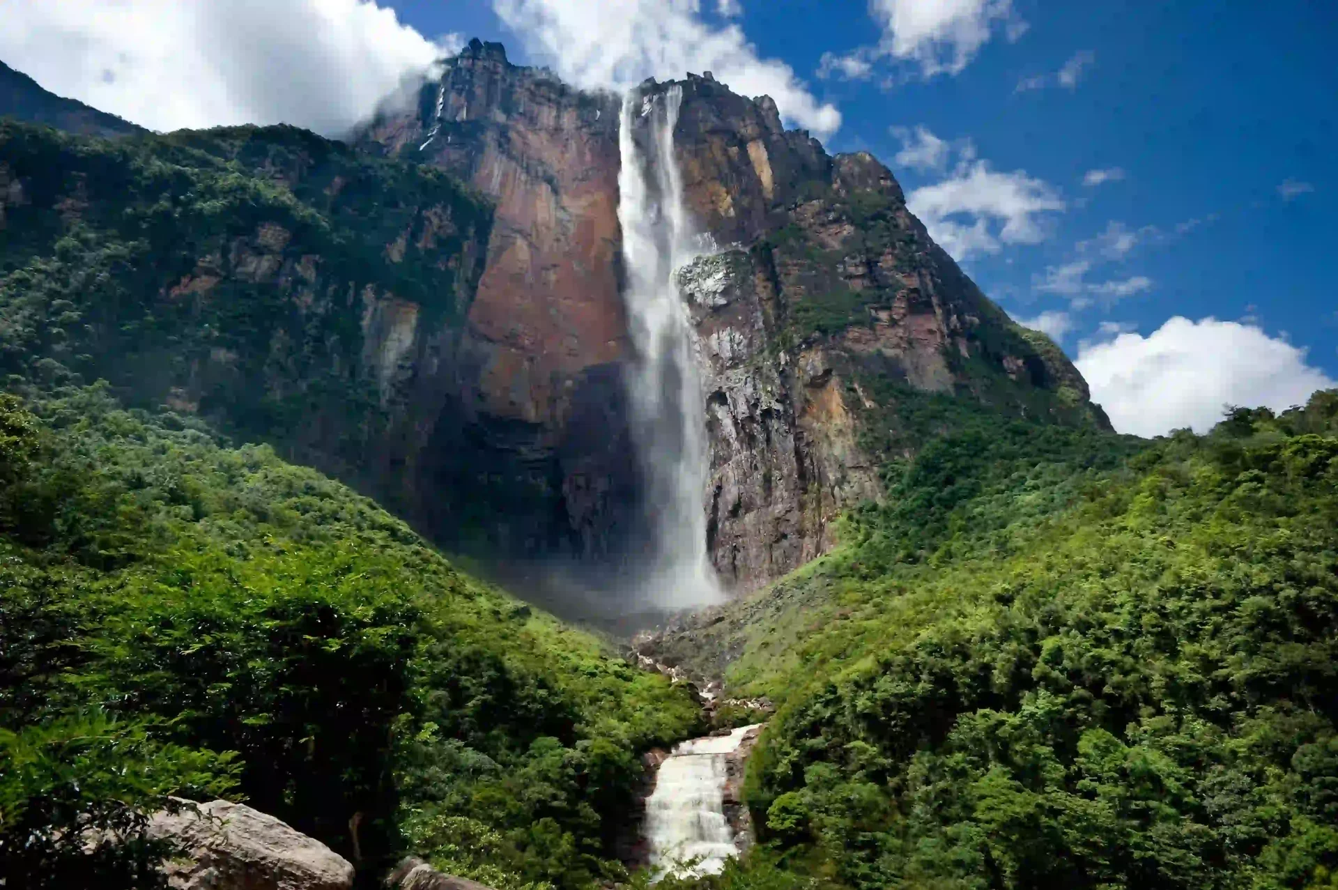 A cachoeira mais alta do mundo fica em Salto Ángel, na Venezuela e é um destino muito procurado na América do Sul.