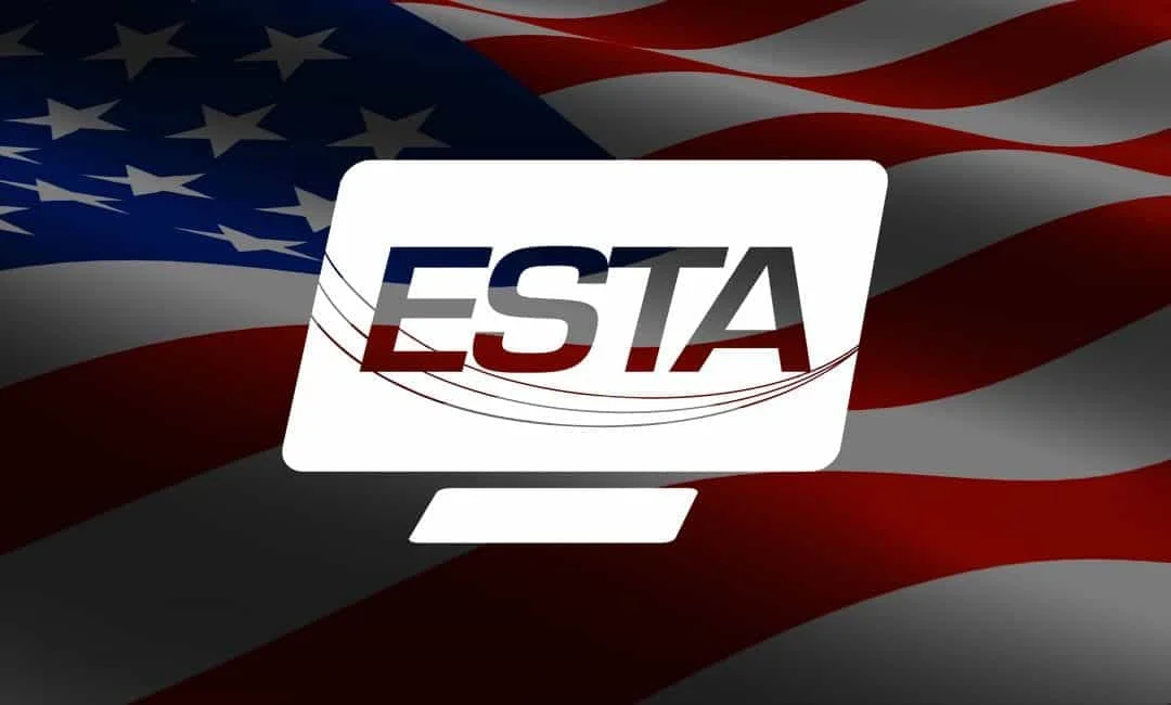Logotipo do ESTA com fundo da bandeira americana, destacando a autorização de viagem para visitantes temporários.